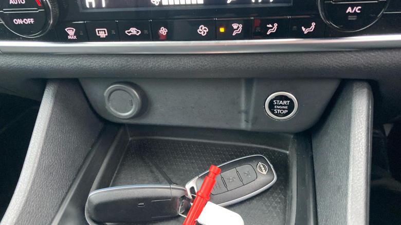 Nissan Qashqai 1.3 DiG-T MH 158 Acenta Premium 5dr Xtronic Petrol Hatchback